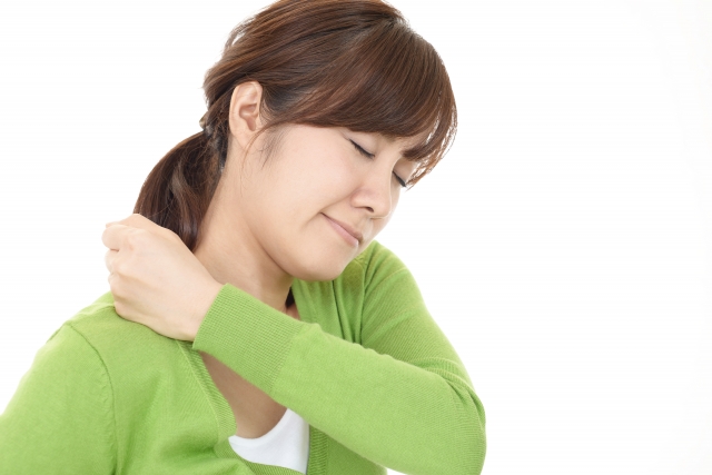 眼精疲労と肩こりはなぜ同時に起こるのか？原因と改善方法