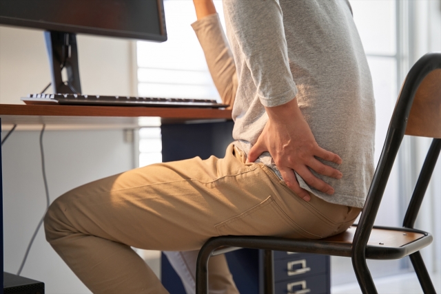 座りすぎ、歩きすぎの方必見‼　おしり・腰痛　しびれ　座骨神経痛が原因かも